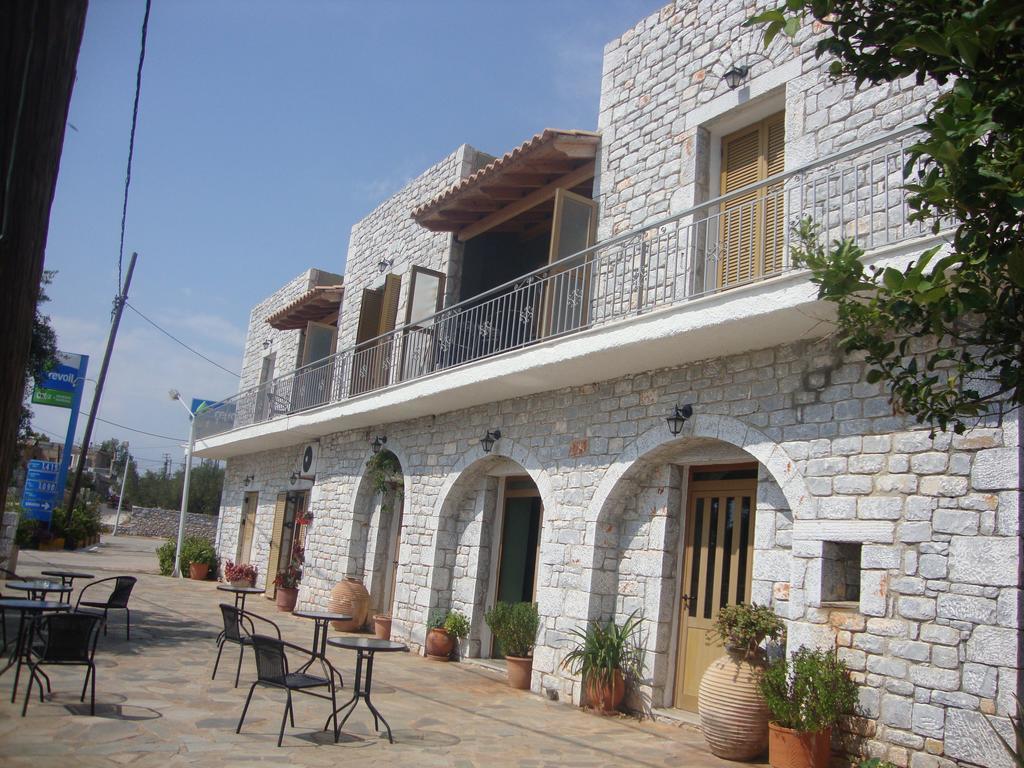 Kafiona Guesthouse Pírgos Dhiroú Exterior foto