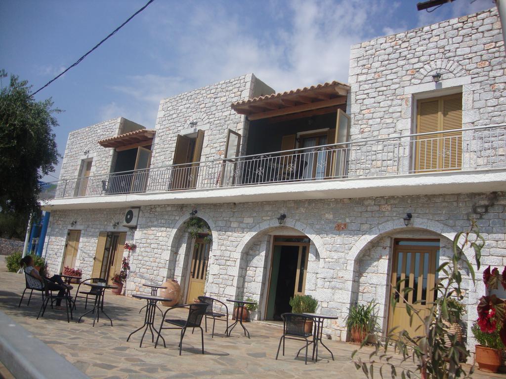 Kafiona Guesthouse Pírgos Dhiroú Exterior foto