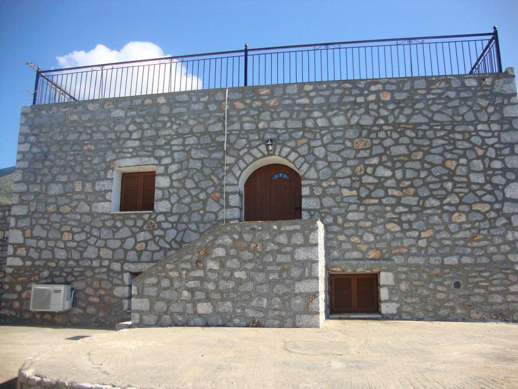 Kafiona Guesthouse Pírgos Dhiroú Exterior foto